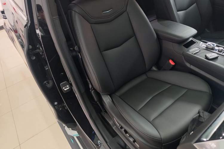 Used Cadillac XT5 2022 2.0T Two-Wheel Drive Luxury Version Right Front Seat