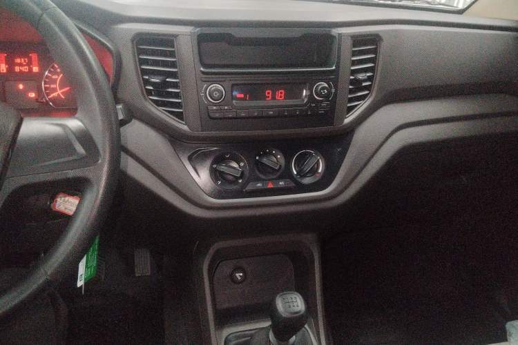 Used Wuling Hongguang V 2022 1.5L Jingqu Edition Electric-Assist LAR Audio And AC Panel