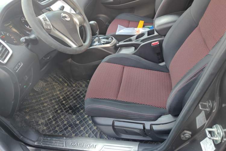 Used Nissan Qashqai 2016 2.0L CVT Elite Edition Left Front Seat