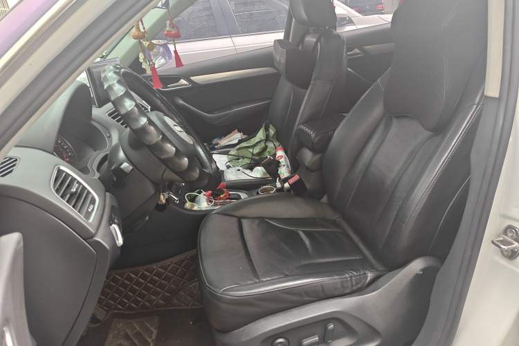 Used Audi Q3 2015 35 TFSI quattro Comfort model Left Front Seat