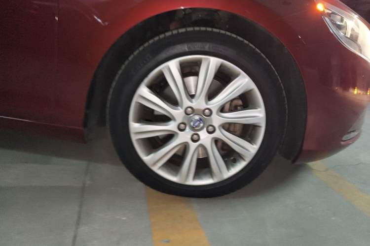 Used Volvo V40 2013 2.0T Zhiyi Edition