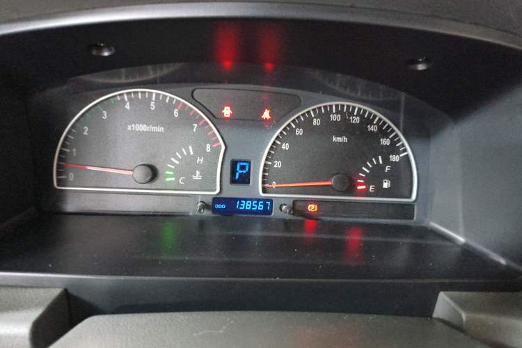 Used Dongfeng Shuaike 2012 2.0L Automatic Luxury 7-Seater Instrument Cluster