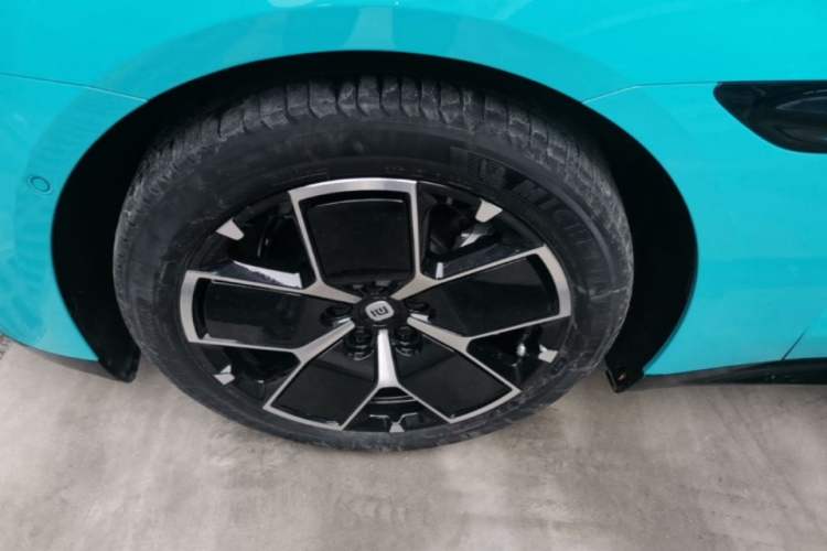 Used Xiaomi Auto SU7 2024 Rear-Drive Long-Range Intelligent Driving Version Exterior 4