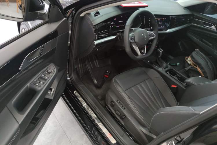 Used Volkswagen Passat 2025 Premium Version 380TSI Dragon Edition