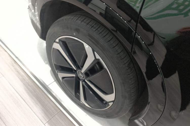Used BYD Song L EV 2025 Intelligent Driving Version 662 km LiDAR Excellence Edition Right Rear Wheel Hub