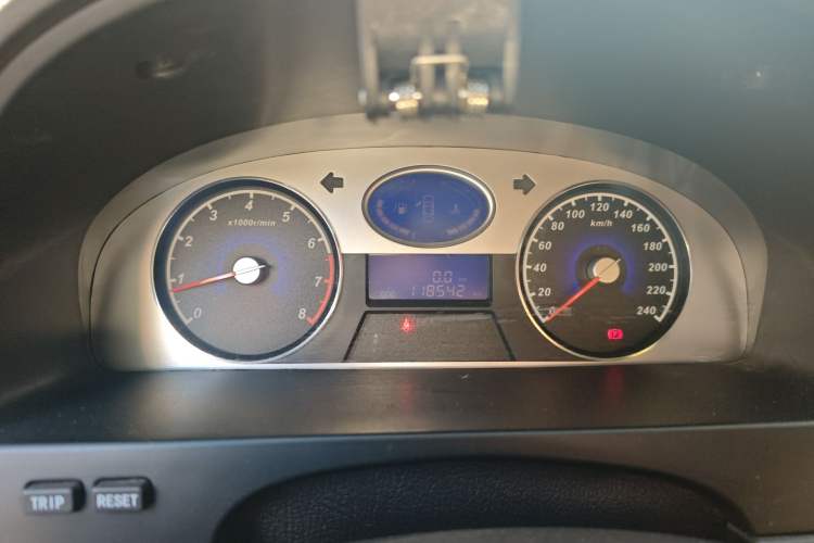 Used Geely Auto Classic Emgrand 2013 Sedan 1.8L Manual Entry-Level CNG Model
