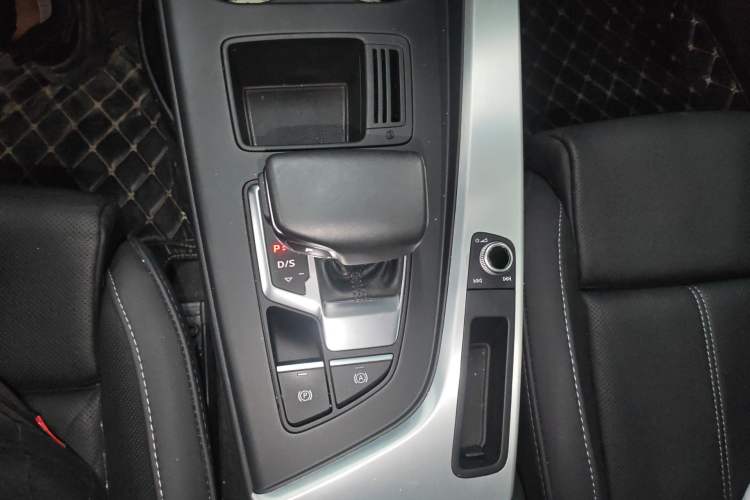 Used Audi A4L 2020 40 TFSI Fashion Dynamic Model Gear Lever