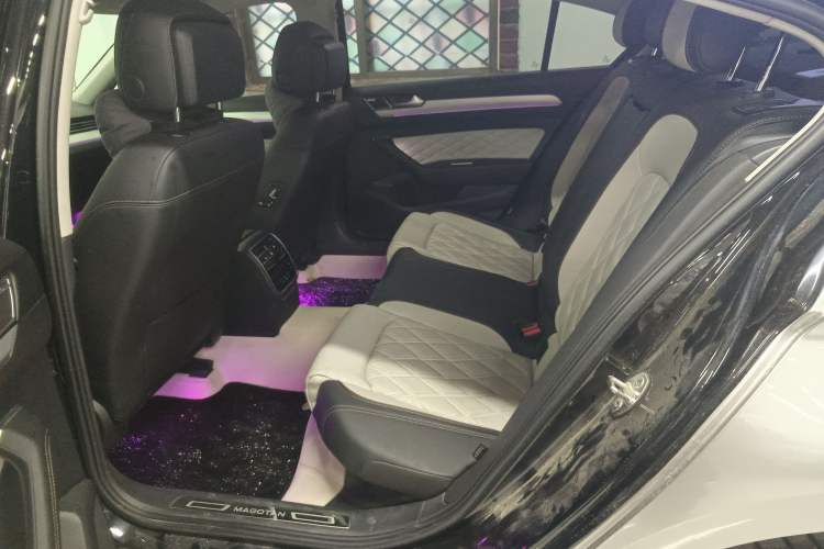 Used Volkswagen Magotan 2023 2 Million Units Commemorative Edition 330TSI DSG Luxury Version Left Rear Seat