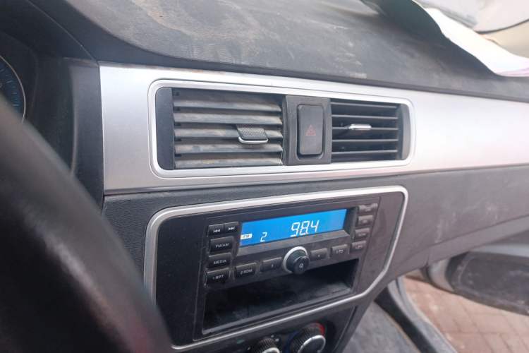 Used CHANGAN KAICHENG Shenqi F30 2019 1.5L Comfort Edition China VI Dual-Cab Long Wheelbase DAM15KL Audio And AC Panel