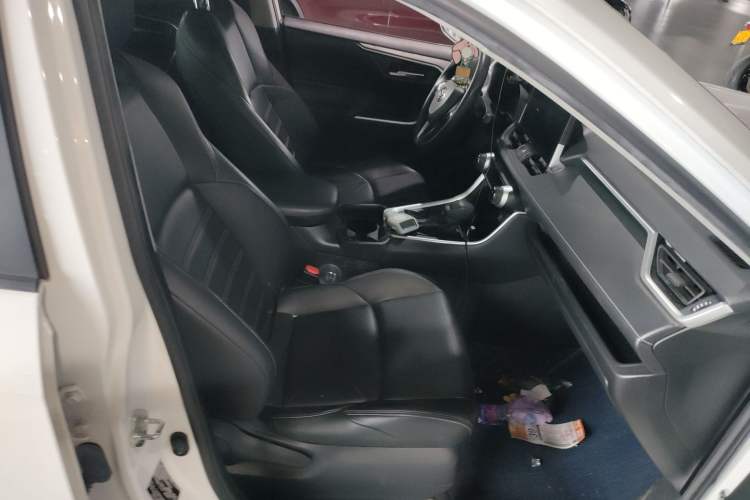 Used Toyota Wildlander 2020 2.0L CVT Two-Wheel Drive Luxury Edition Right Front Seat