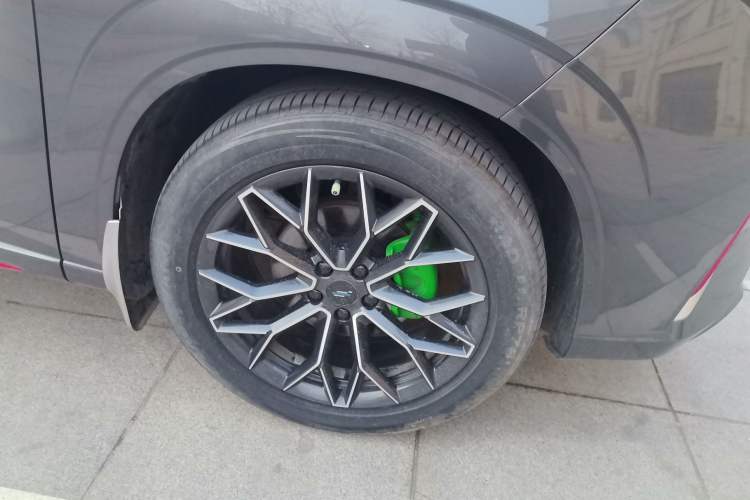 Used CHANGAN OSHAN Z6 2022 Blue Whale 1.5T DCT Smart Edition Right Front Wheel Hub