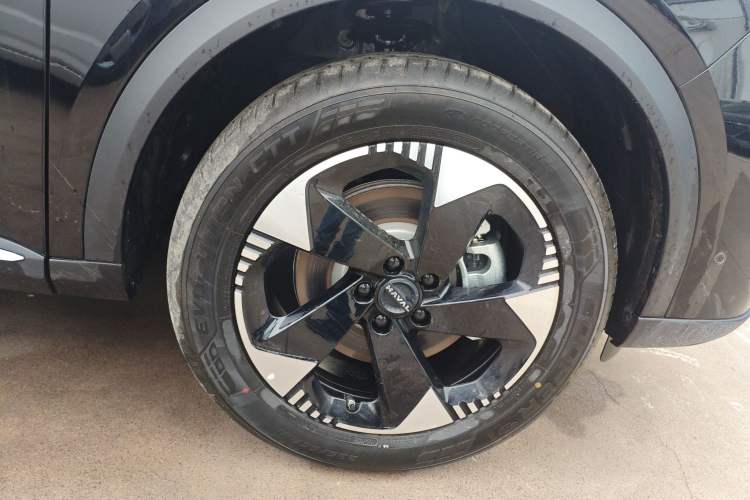 Used Haval Fierce Dragon Max 2025 Hi4 110 Plus Smart Drive Edition Right Front Wheel Hub