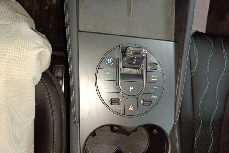 Used BYD Seal 06 New Energy 2025 DM-i Intelligent Drive 120KM Flagship Model Gear Lever