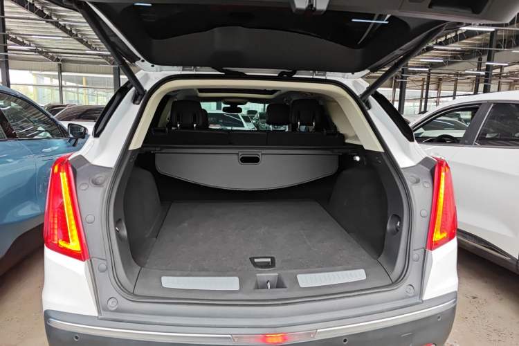 Used Cadillac XT5 2016 28T Four-Wheel Drive Luxury Model Trunk