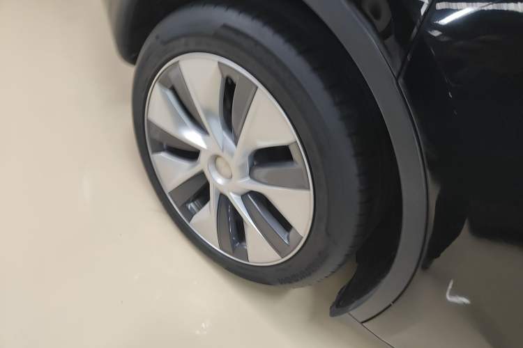 Used Tesla Model Y 2022 Revised Version Long-Range All-Wheel Drive Right Rear Wheel Hub