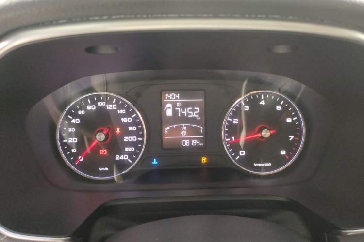 Used Roewe RX5 2016 Revised Version 20T Two-Wheel Drive Manual Transmission Luxury Edition
