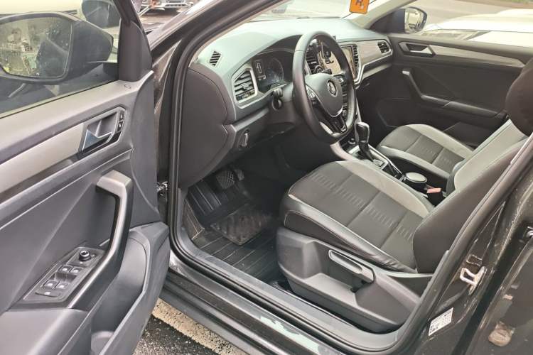 Used Volkswagen T-ROC 2018 230TSI DSG Two-Wheel Drive Advanced Version China V Standard