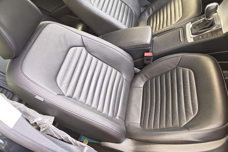 Used Volkswagen Magotan 2015 1.8TSI Advanced Model Right Front Seat