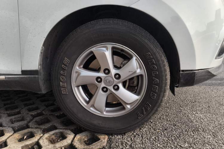 Used Hyundai ix35 2010 2.0L Manual Two-Wheel Drive New Edition GL
