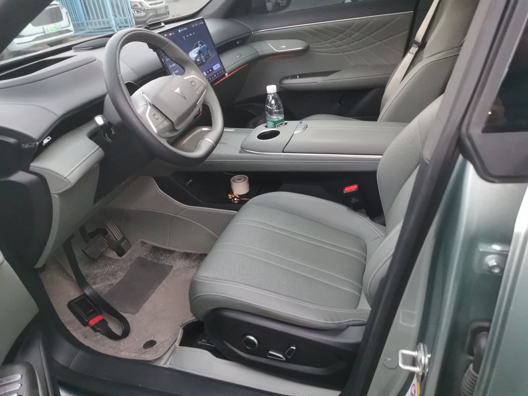 Переднее сиденье в автомобиле