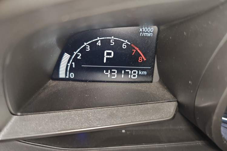 Used Mazda 3 Axela 2017 Sedan 1.5L Automatic Comfort Model Emission Standard China V Odometer Close Up