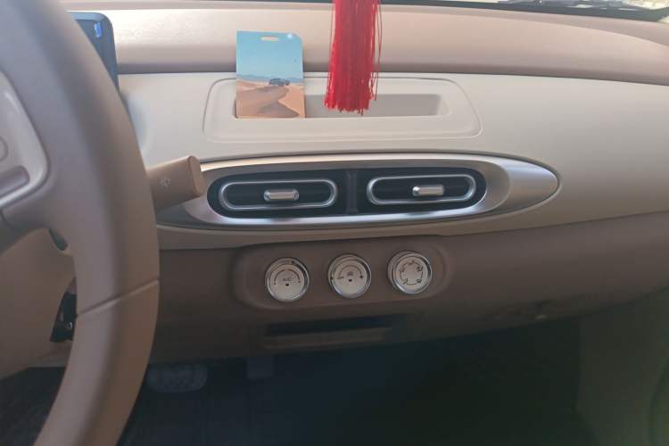 Used Wuling Hongguang MINIEV 2025 Four-Door Version Advanced Edition Audio And AC Panel