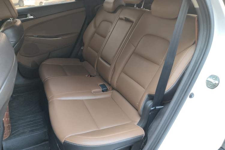 Used Hyundai Tucson 2015 1.6T Dual-Clutch Two-Wheel-Drive Smart Model Left Rear Seat