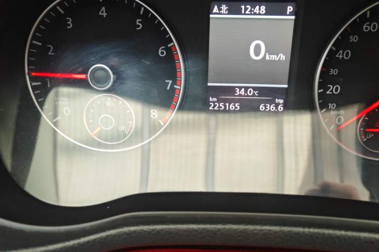 Used Volkswagen Passat 2013 1.8TSI DSG Prestige Edition Odometer Close Up