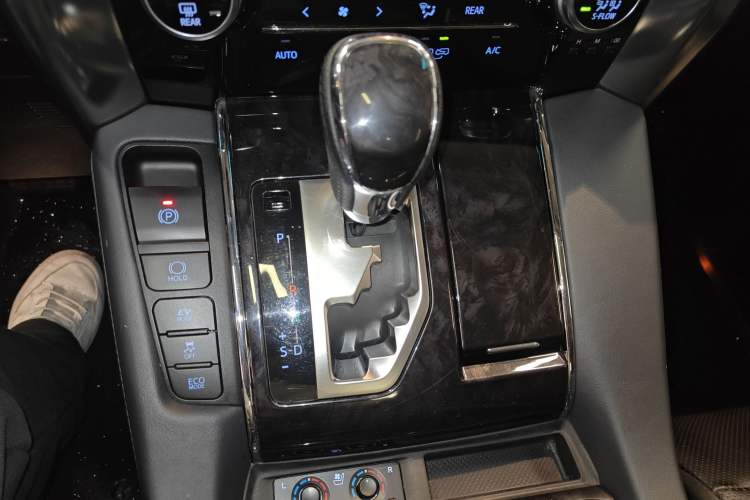 Used Toyota Vellfire 2019 Dual-Engine 2.5L HV Luxury Edition Gear Lever