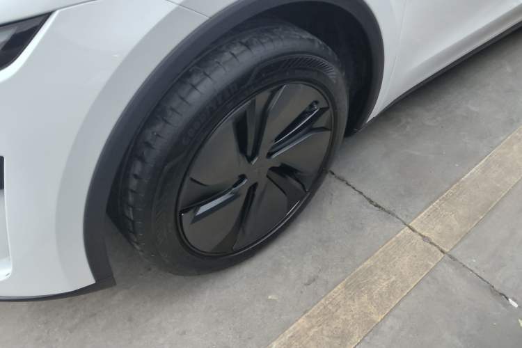 Used Tesla Model Y 2025 Rear-Wheel-Drive Version
