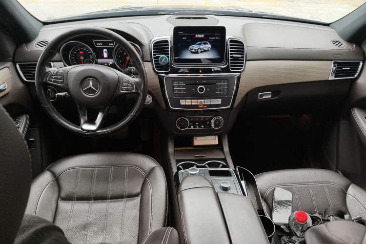 Used Mercedes-Benz GLE 2018 GLE 320 4MATIC Dynamic Edition Collector's Edition Center Console