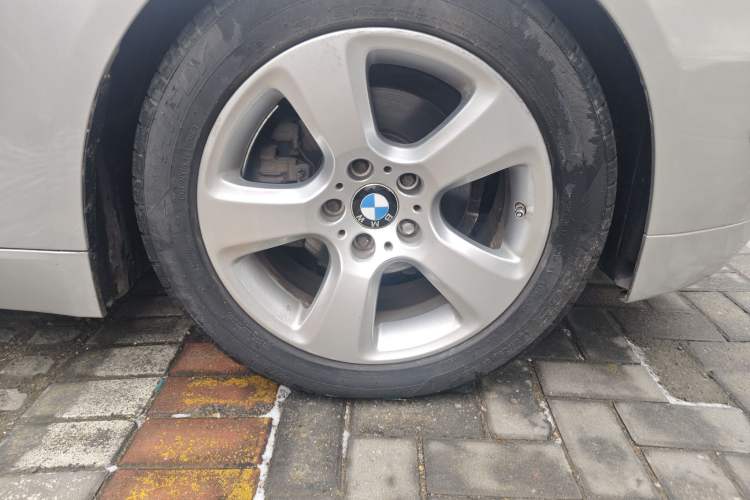 Used BMW 5 Series 2010 523Li Leading Model