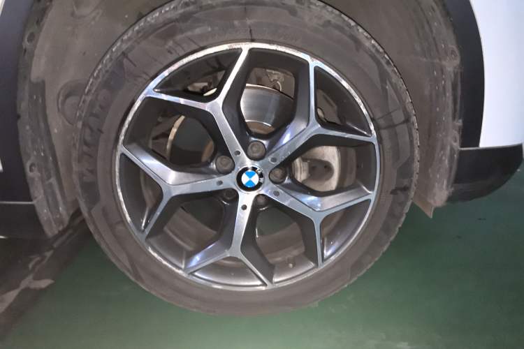 Used BMW X1 2018 xDrive20Li Luxury Model Right Front Wheel Hub