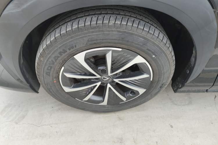 Used Lexus RZ 2023 450e All-Wheel Drive Luxury Edition Left Front Wheel Hub