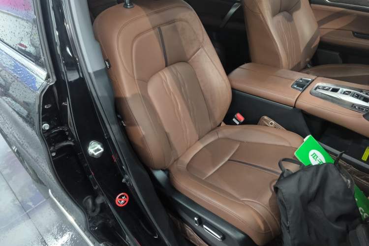 Used Honda UR-V 2020 370TURBO Two-Wheel Drive Luxury Edition Right Front Seat