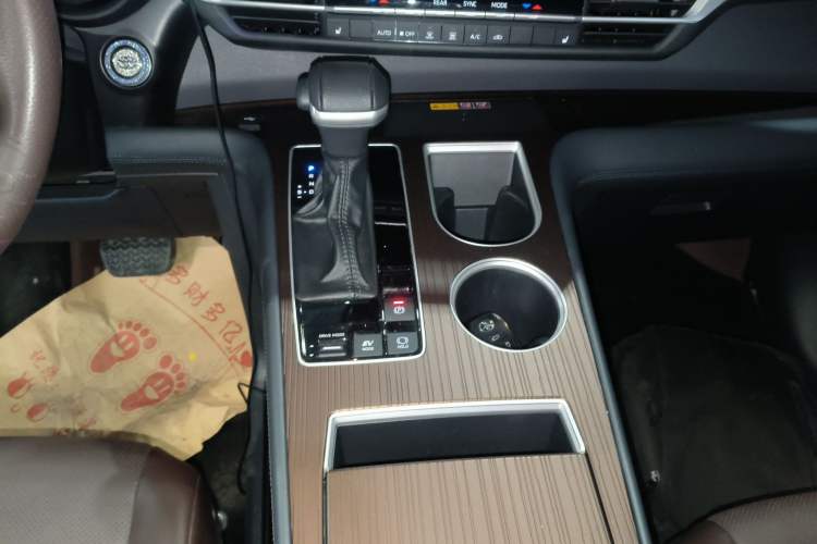 Used Toyota Granvia 2024 2.5L Hybrid Prestige PLUS Four-Wheel Drive Version