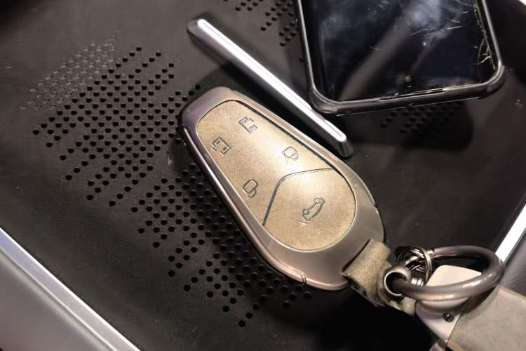 Used VOYAH Dream 2025 PHEV Four-Wheel Drive Prestige Kunpeng Edition Vehicle Key