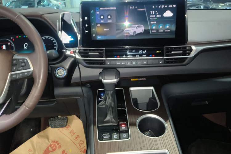 Used Toyota Granvia 2024 2.5L Hybrid Prestige PLUS Four-Wheel Drive Version