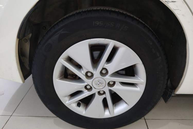 Used Toyota Corolla 2014 1.6L CVT GL-i Right Rear Wheel Hub
