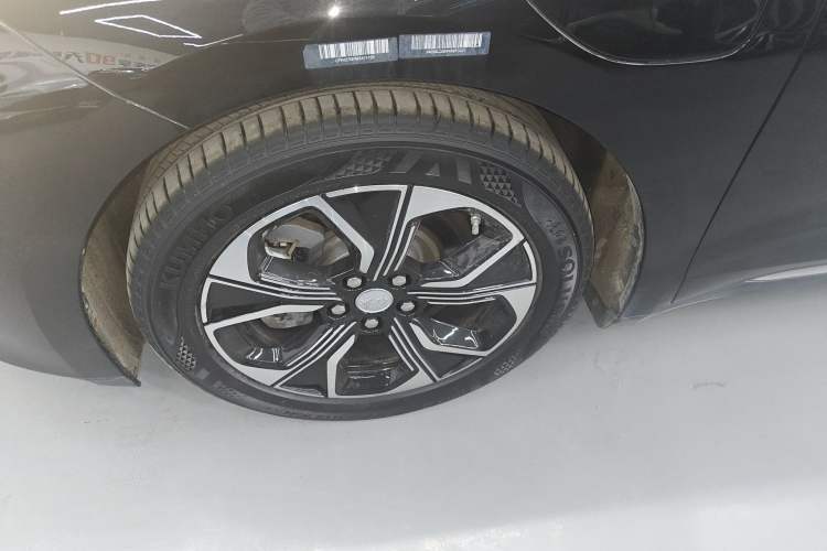 Used Hongqi E-QM5 2023 Base Travel Edition