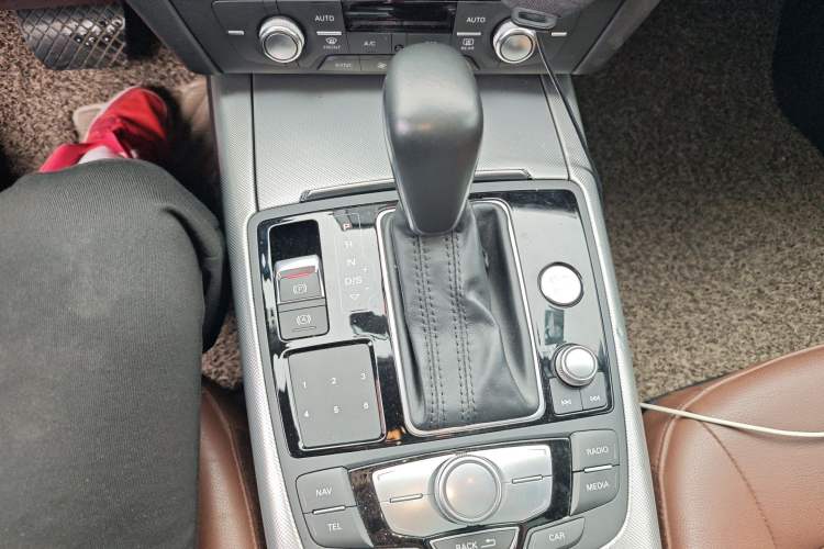 Used Audi A6L 2018 30th Anniversary Edition 45 TFSI quattro Sport model Gear Lever