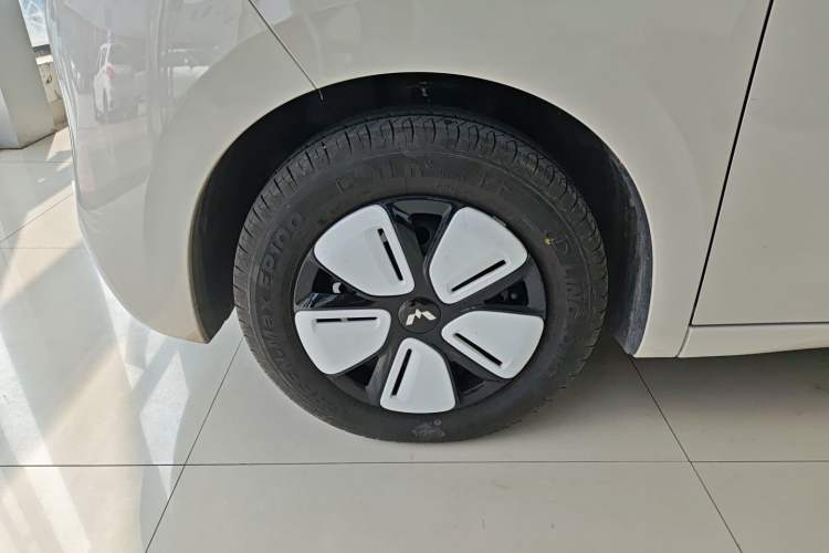 Used Wuling Hongguang MINIEV 2025 Four-Door Version Advanced Edition Left Front Wheel Hub