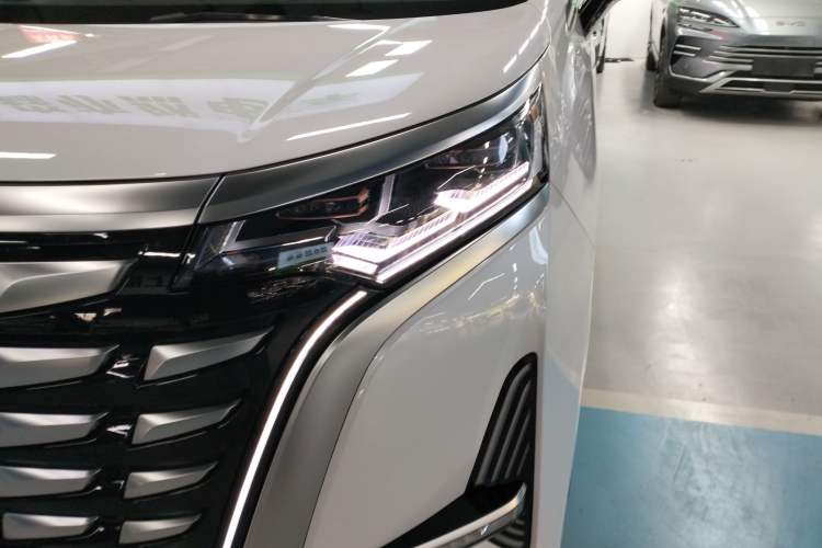 Used Denza D9 2022 DM-i 970 Four-Wheel Drive Flagship Model