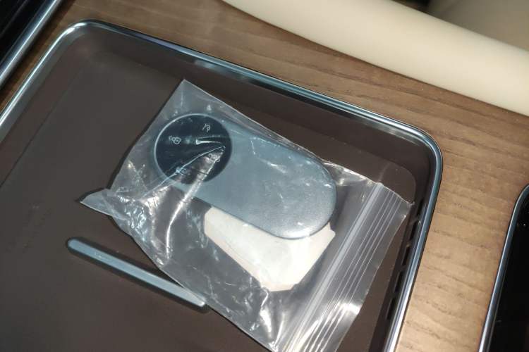 Used Hima AITO M9 2025 Extended-Range Ultra Version 52 kWh 6-Seater Vehicle Key