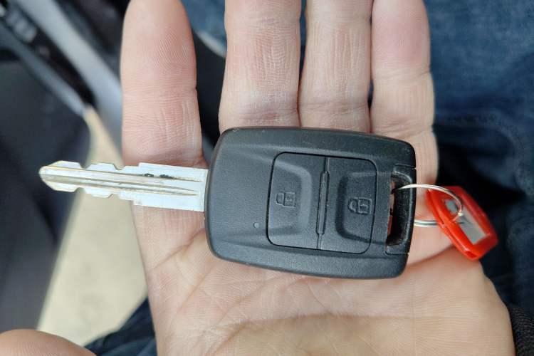 Used Wuling Hongguang V 2022 1.5L Jingqu Edition Enclosed-Window Vehicle with Electric Power Steering LAR
