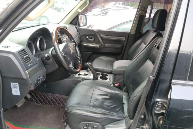 Used Mitsubishi Pajero 2016 3.0L Automatic Prestige Version China IV Standard