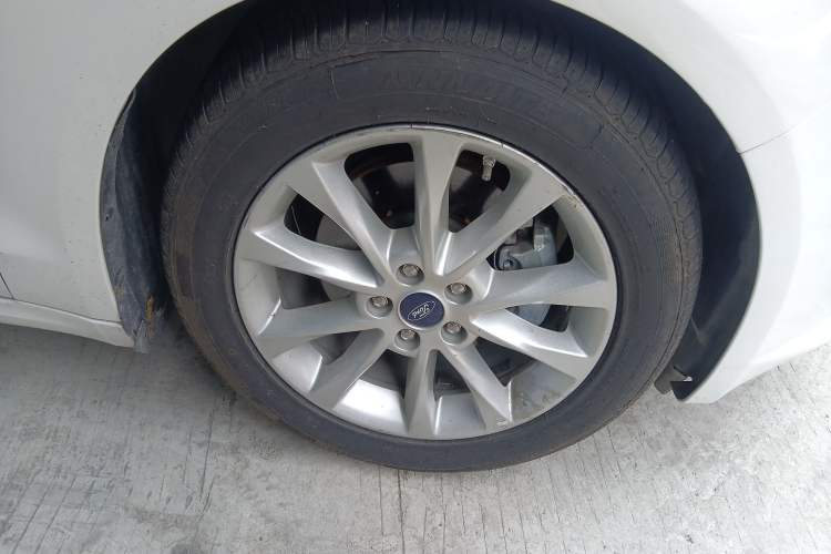 Used Ford Mondeo 2017 Facelifted EcoBoost 180 Fashion Edition Right Front Wheel Hub