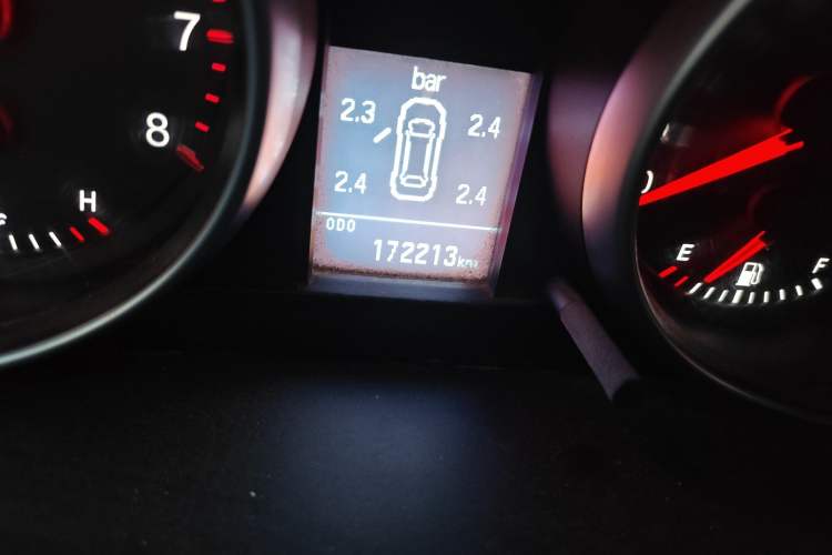 Used Haval H6 2015 Upgraded Model 1.5T Manual Two-Wheel Drive Elite Version Odometer Close Up