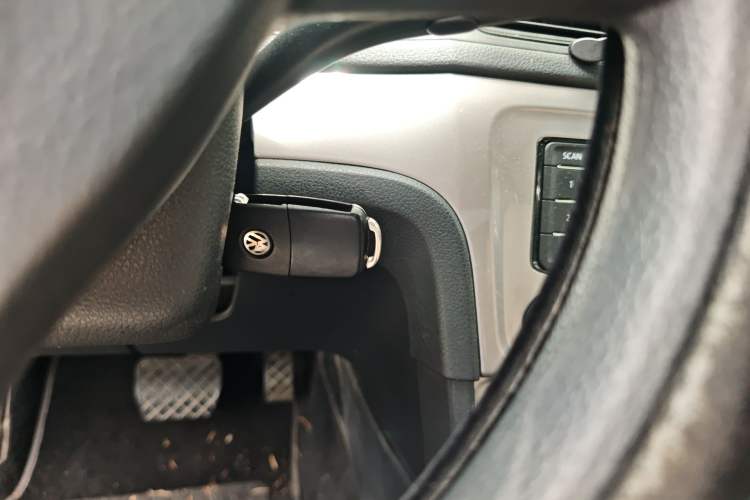 Used Volkswagen Lavida 2013 Revised Classic 1.6L Automatic Fashion Edition
