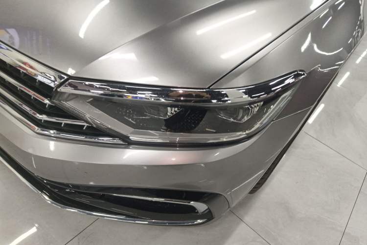 Used Volkswagen Magotan 2023 2 Million Units Commemorative Edition 330TSI DSG Luxury Version Left Front Headlight